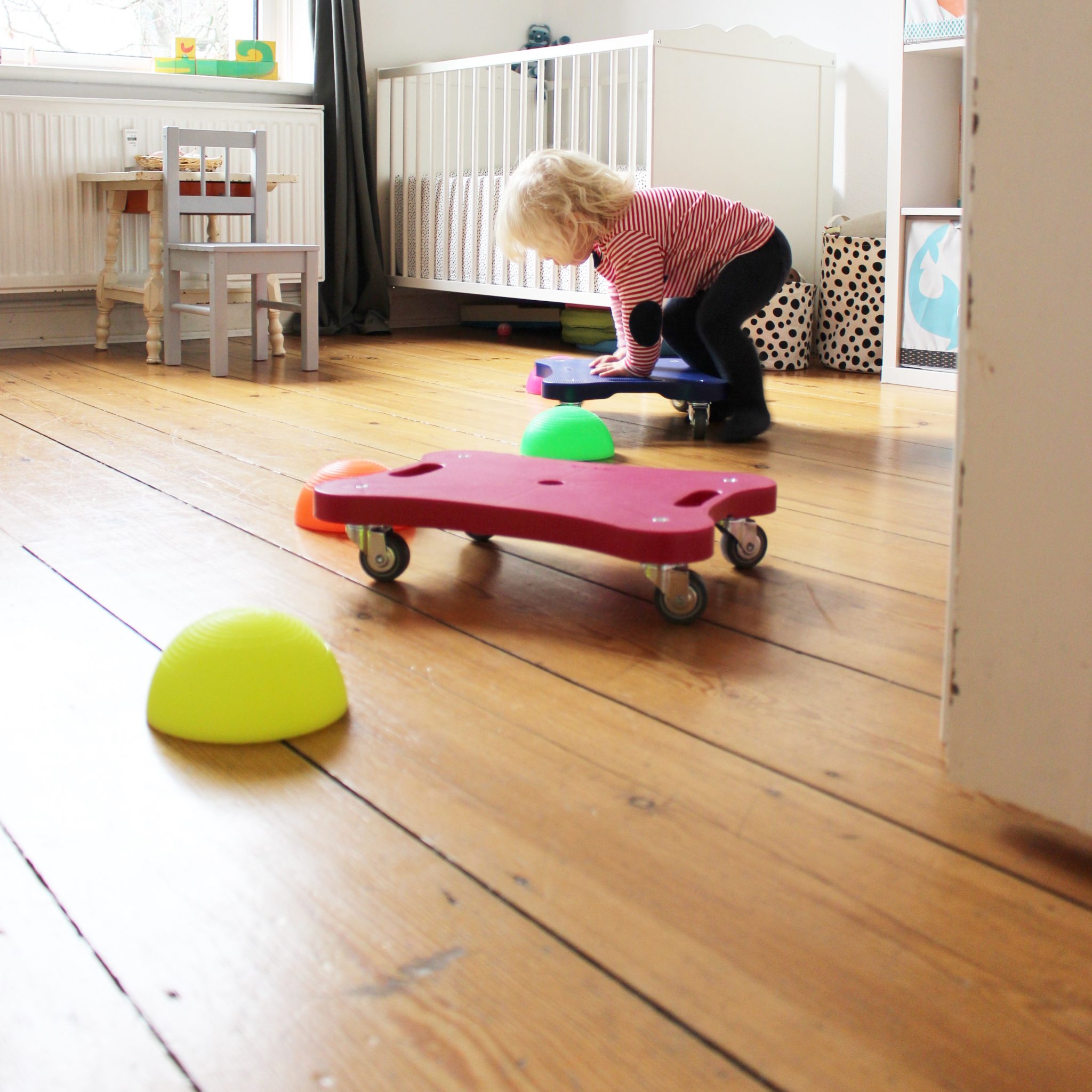 Einfach tolles Kinderspielzeug ein Flugzeug, ein Zug oder Spielzeug Bauernhof Holz JAKO O Auf diesem Spielzeug